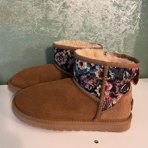 AUTHENTIC UGGS SIZE 6